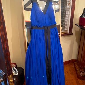 I’m selling a dress!